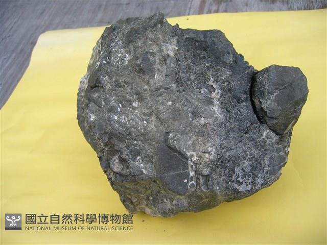 玻璃質玄武岩藏品圖，第2張