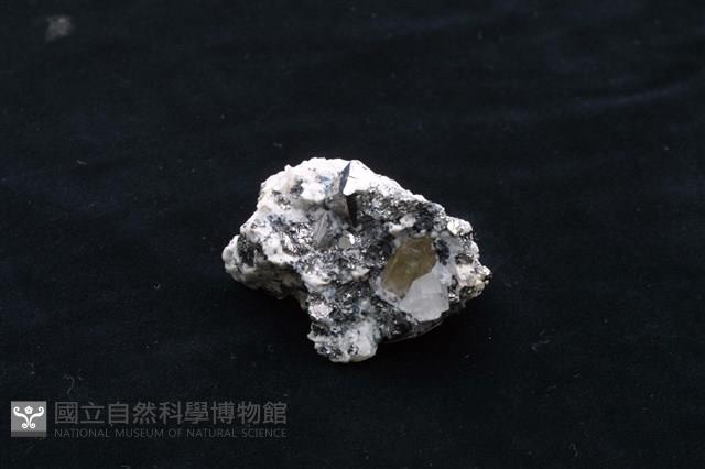 硫銅鈷礦藏品圖，第3張