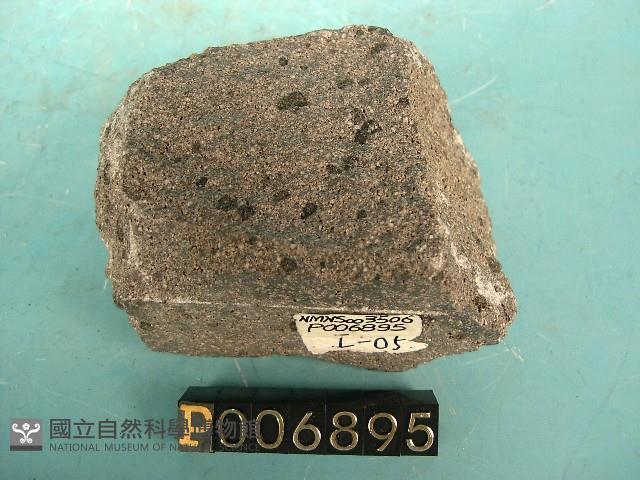 普通輝石安山岩藏品圖，第2張
