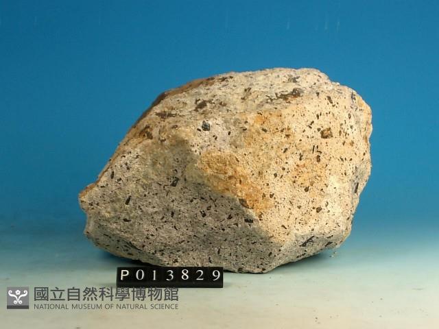 角閃石安山岩藏品圖，第2張