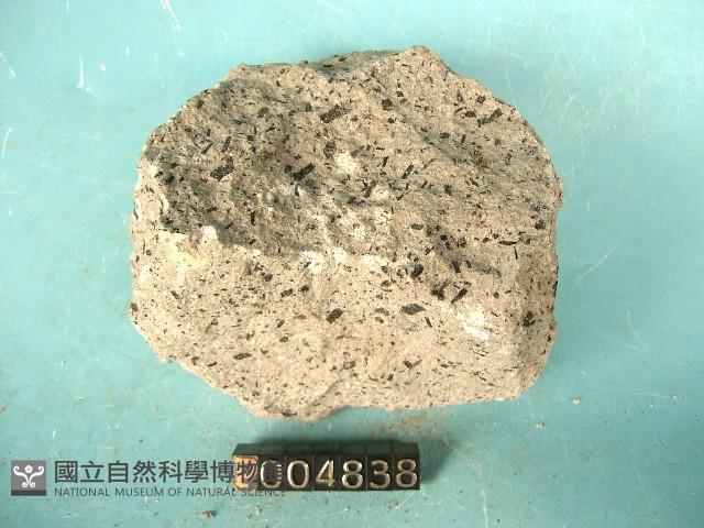 角閃石-紫蘇輝石安山岩藏品圖，第4張