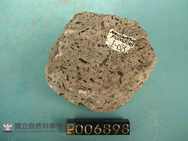 角閃石安山岩藏品圖，第2張