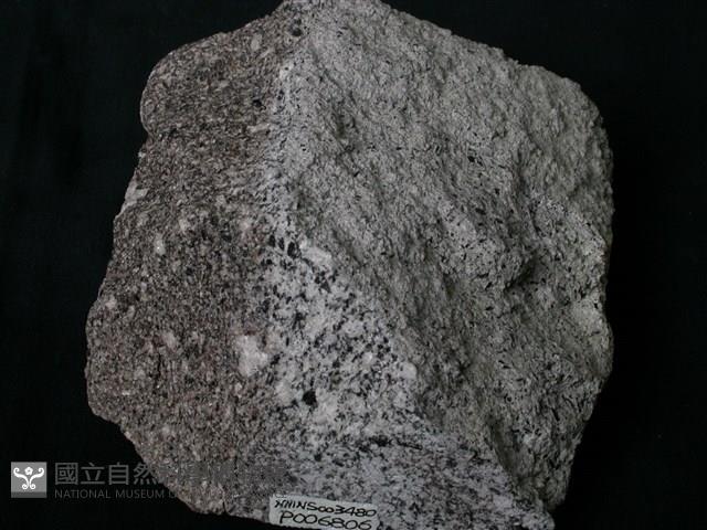 黑雲母角閃石安山岩藏品圖，第1張