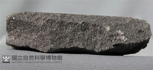 玄武安山岩藏品圖，第1張