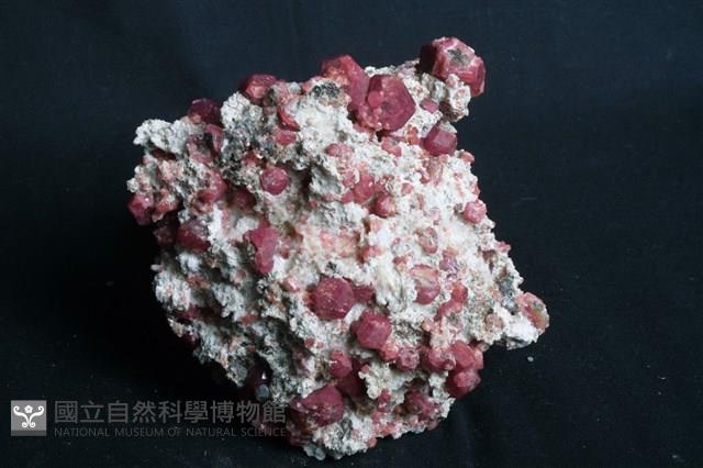 鈣鋁榴石藏品圖，第1張