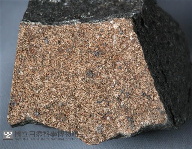 微輝長岩藏品圖，第1張