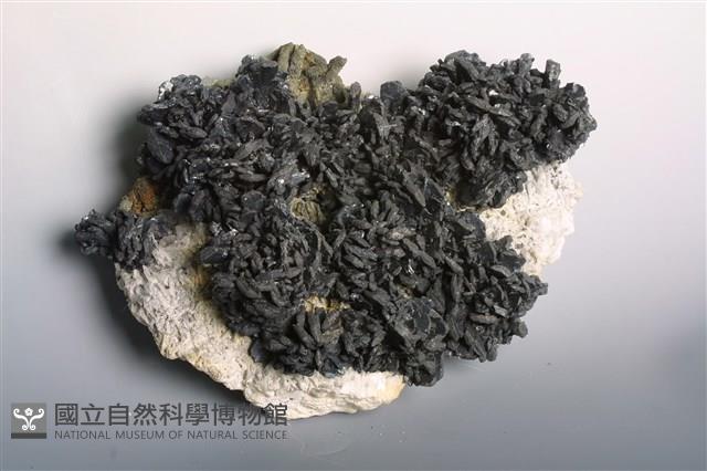 輝銻礦藏品圖，第1張