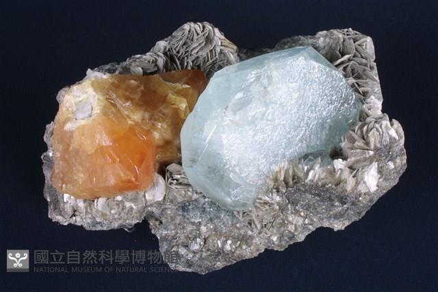 白鎢礦/白雲母/海藍寶石藏品圖，第4張