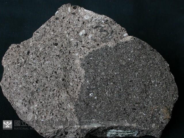 黑雲母角閃石安山岩藏品圖，第3張