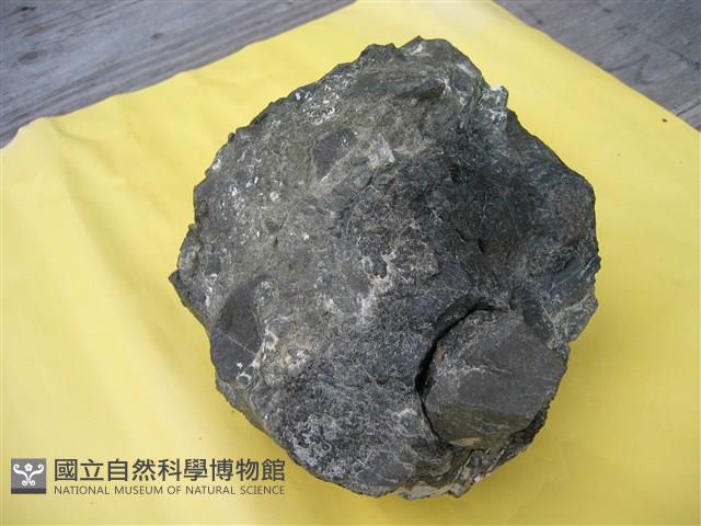 玻璃質玄武岩藏品圖，第3張