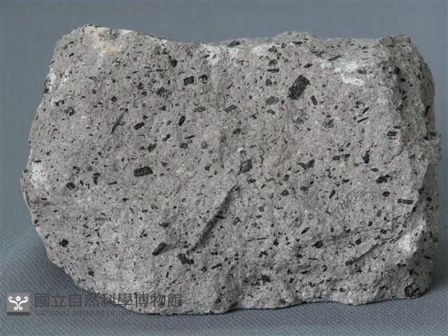 角閃石-紫蘇輝石安山岩藏品圖，第3張