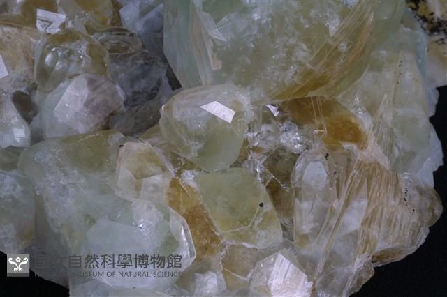 矽硼鈣石藏品圖，第2張
