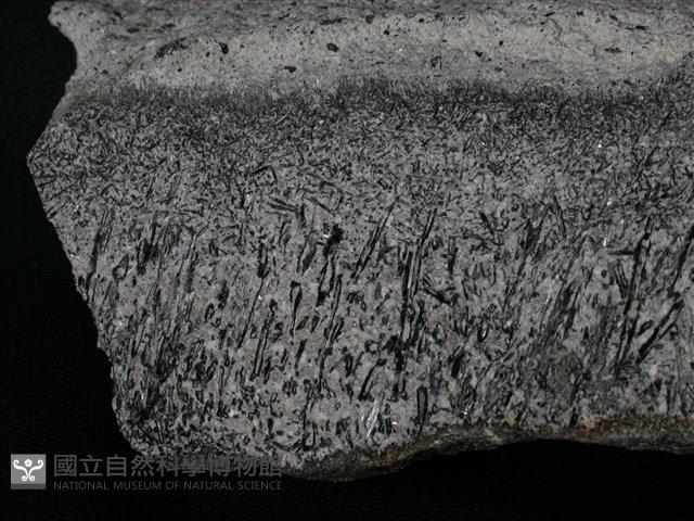 角閃石安山岩藏品圖，第2張