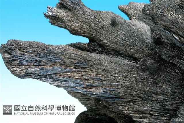 輝鐵銻礦藏品圖，第2張