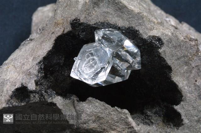 Quartz Collection Image, Figure 2, Total 3 Figures