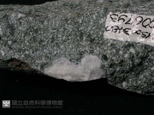 換質角閃石安山岩藏品圖，第2張