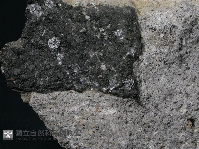 角閃安山岩藏品圖，第2張