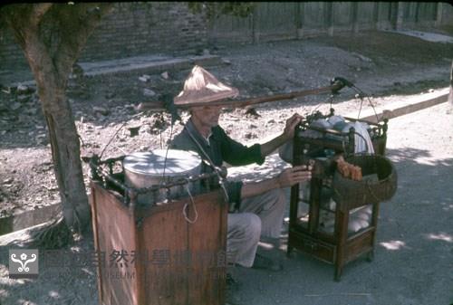 〈路旁〉（1950至2006年臺灣常民生活）藏品圖，第1張