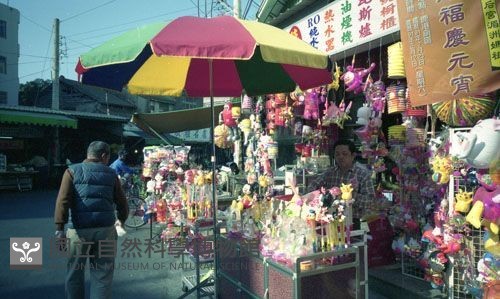 元宵燈籠攤販（1950至2006年臺灣常民生活）藏品圖，第1張