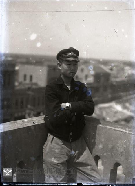 許蒼澤於長源醫院頂樓（1950至2006年臺灣常民生活）藏品圖，第1張