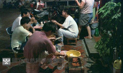 中秋烤肉（1950至2006年臺灣常民生活）藏品圖，第1張