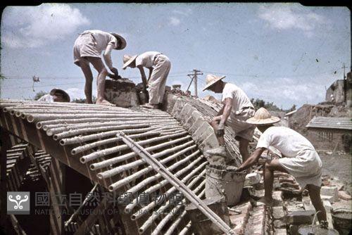 〈釜を作る〉蓋磚窯（1950至2006年臺灣常民生活）藏品圖，第1張