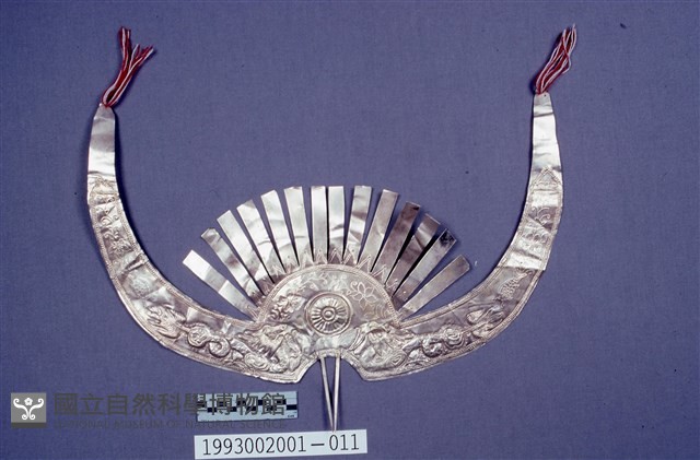 白銅牛角形頭飾藏品圖，第1張