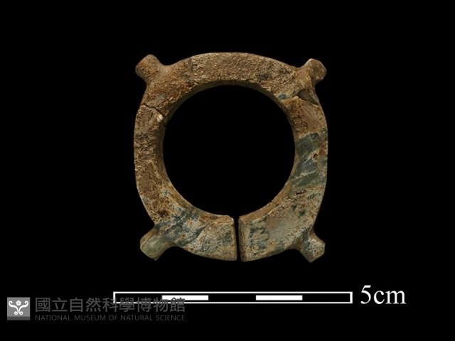 玉玦藏品圖，第2張