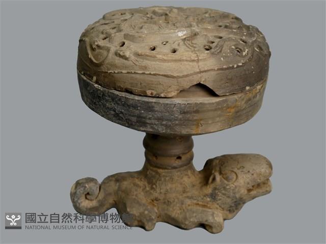 灰陶龍座熏爐-蓋藏品圖，第1張