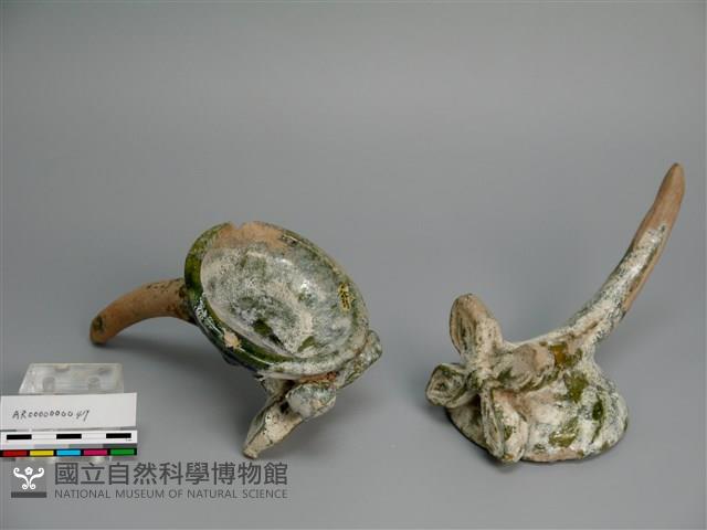 綠釉陶燈藏品圖，第1張