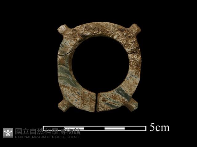 玉玦藏品圖，第1張