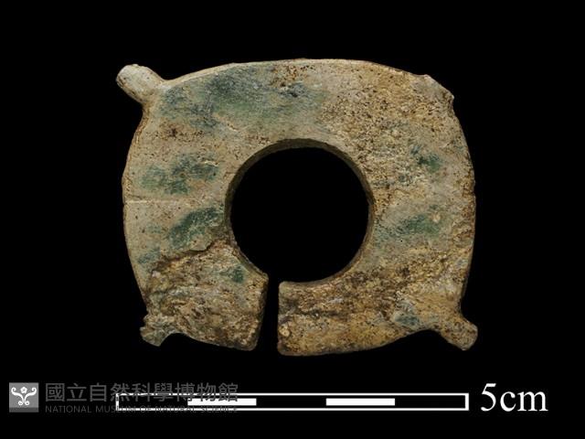 玉玦藏品圖，第2張