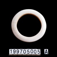 貝製腕飾藏品圖，第1張