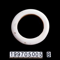 貝製腕飾藏品圖，第1張