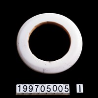 貝製腕飾藏品圖，第1張