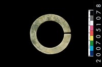 環狀玦形耳飾藏品圖，第2張