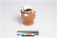 侈口歛唇折腹圓底雙豎把圈足罐藏品圖，第5張