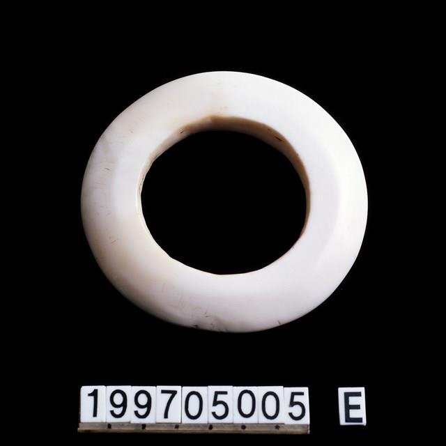 貝製腕飾藏品圖，第1張