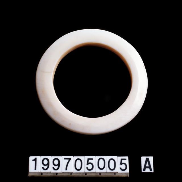 貝製腕飾藏品圖，第1張