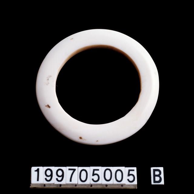 貝製腕飾藏品圖，第1張