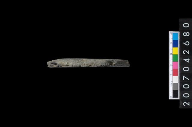 石環製作材料-中央帶啄孔打製圓板殘件藏品圖，第3張