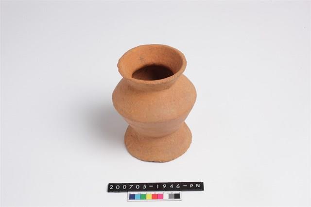 侈口平唇折肩平底圈足罐藏品圖，第7張
