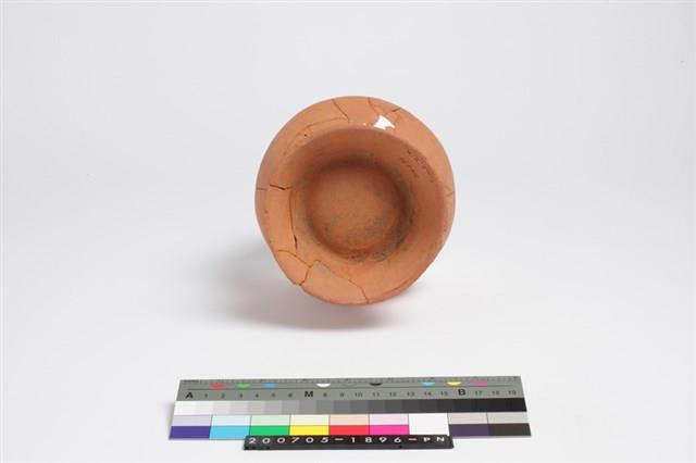 侈口歛唇折腹圓底雙豎把圈足罐藏品圖，第7張