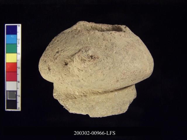 雙豎把矮圈足陶罐藏品圖，第3張