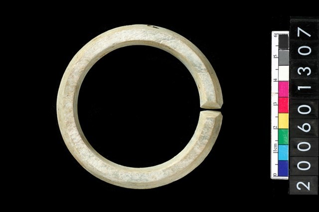 環狀玦形玉耳飾-國立臺灣史前文化博物館-藏品資料-20060100307