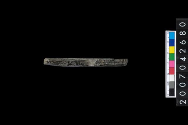 石環製作材料-中央帶啄孔打製圓板殘件藏品圖，第4張