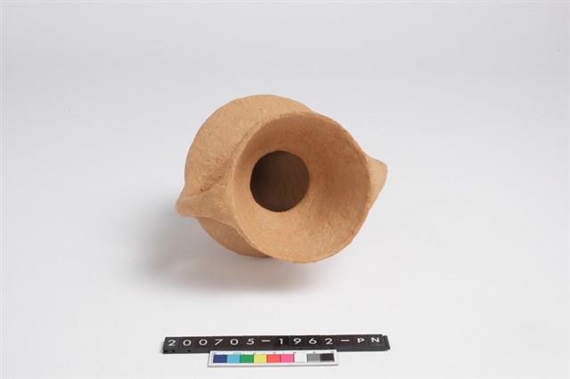 高侈口斂唇低折腹雙豎把高圈足罐藏品圖，第5張