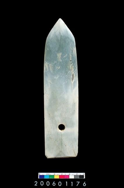 卑南文化玉矛藏品圖，第2張