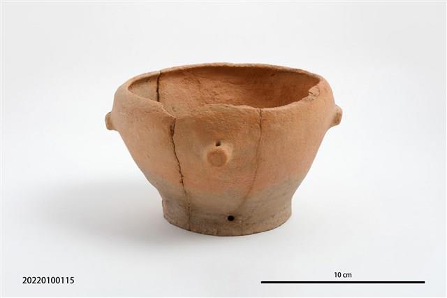張口斂唇四繫耳圈足碗藏品圖，第1張