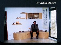 相關藏品主要名稱：林宗源攝於鞋櫃前的藏品圖示